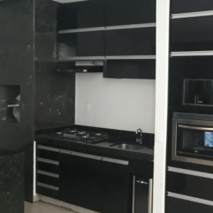 Cozinha Planejada em MDF Laka Preto com Torre Quente